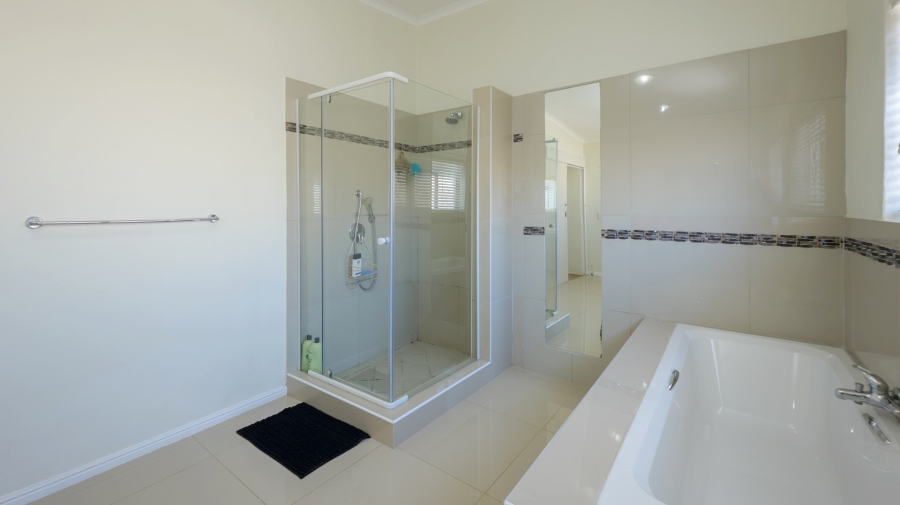 5 Bedroom Property for Sale in Bredasdorp Western Cape